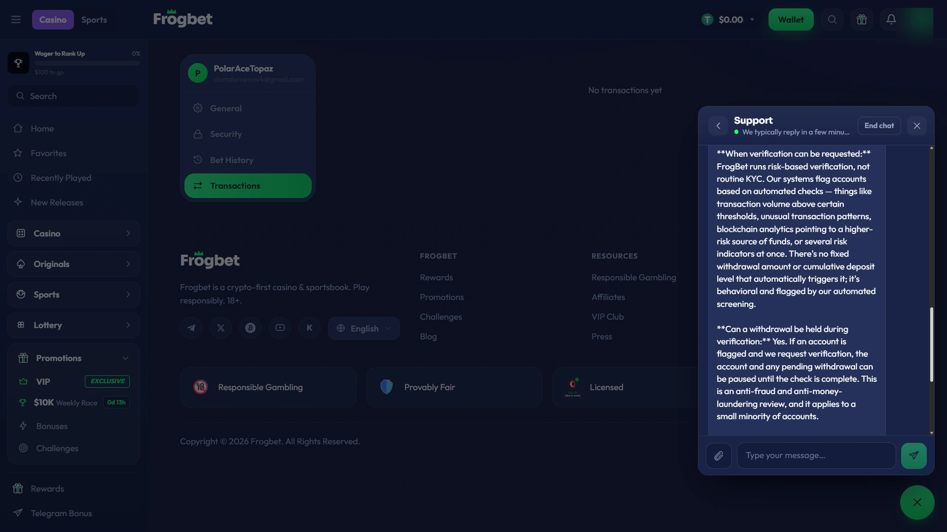 Respuesta de soporte de Frogbet explicando KYC basado en riesgo y que un retiro pendiente puede pausarse durante la verificación